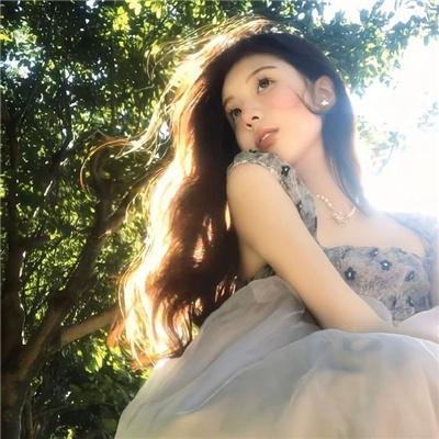 这名男子，捡到了人鱼。